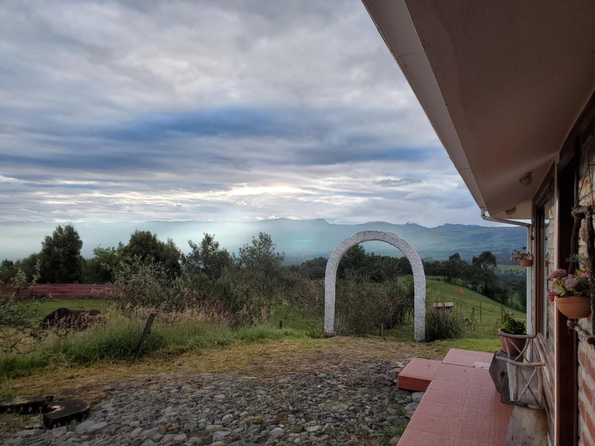Balcon Al Cotopaxi Hosteria Sangolqui Bagian luar foto